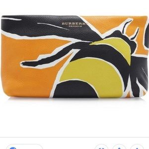Burberry Porsum NWT Bee clutch 🐝